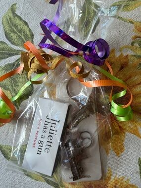 🔫 JULIETTE HAS A GUN NOT A PERFUME WITH BAG CHARM KEYCHAIN🔫